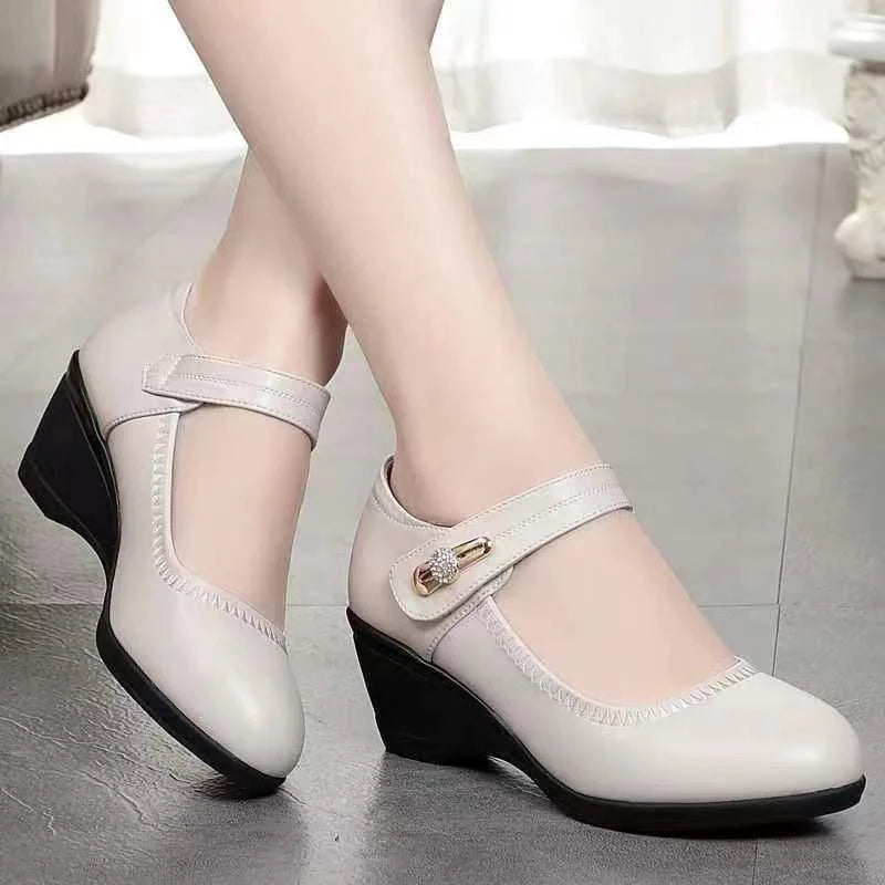 Lídia – Sapatos Confortáveis com Salto Médio
