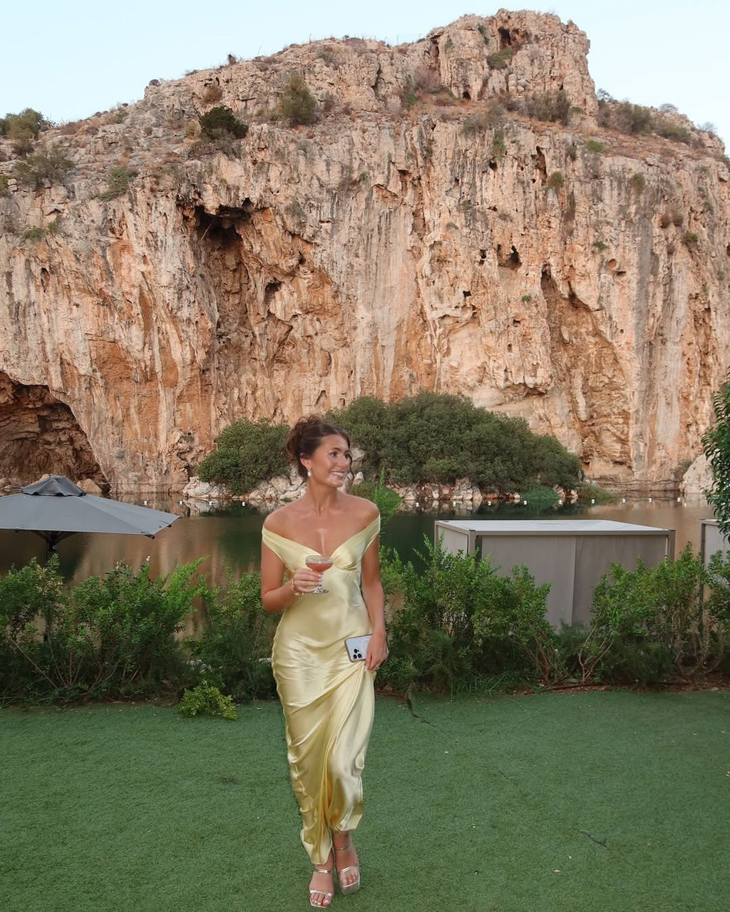 Bárbara | Vestido Maxi em Cetim sem costas