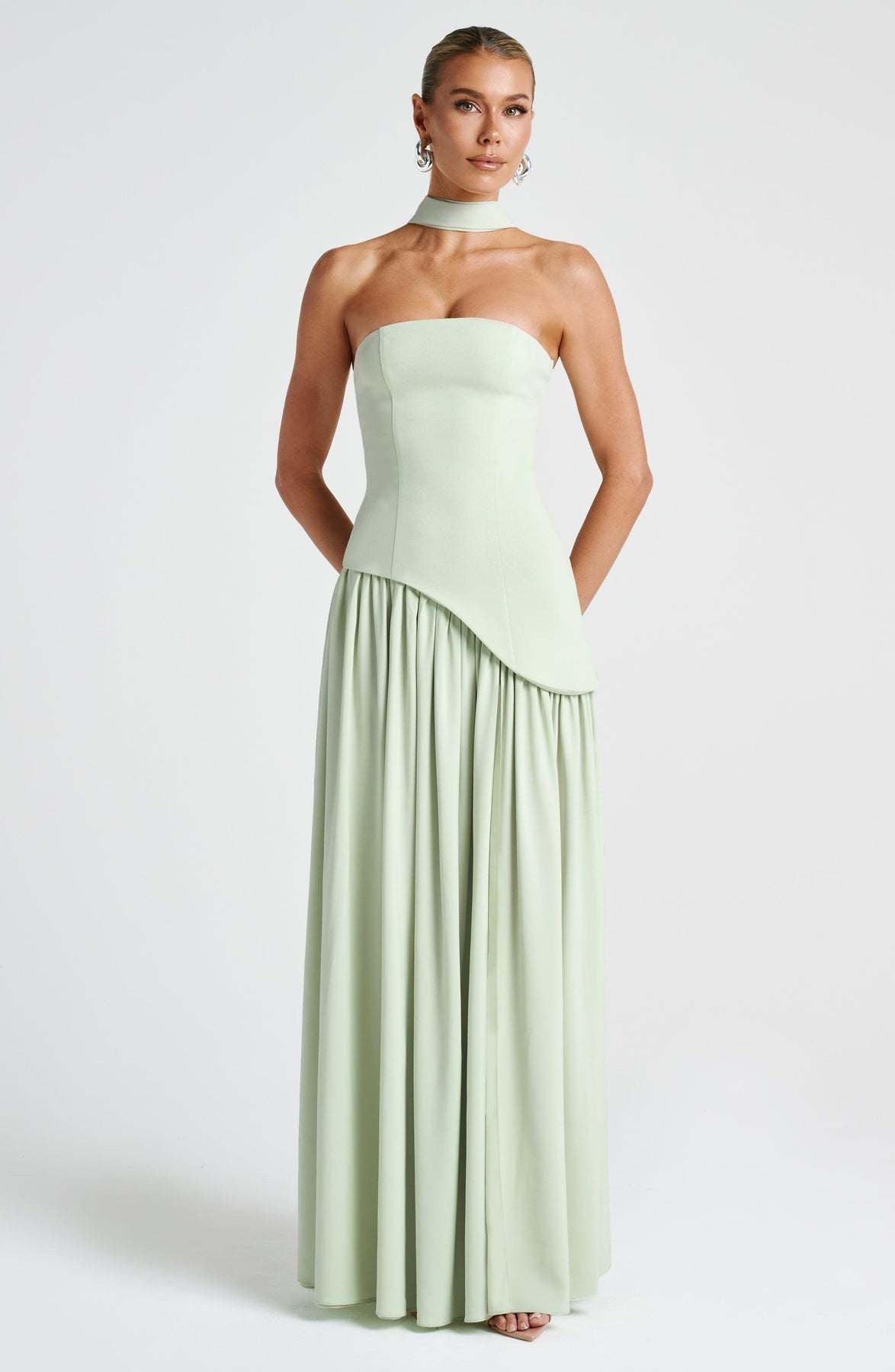 Beatriz™ | Vestido Longo com Corte Sofisticado