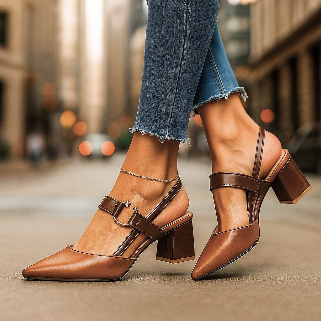 Fernanda – Sapatos Elegantes de Salto com Detalhe Dourado