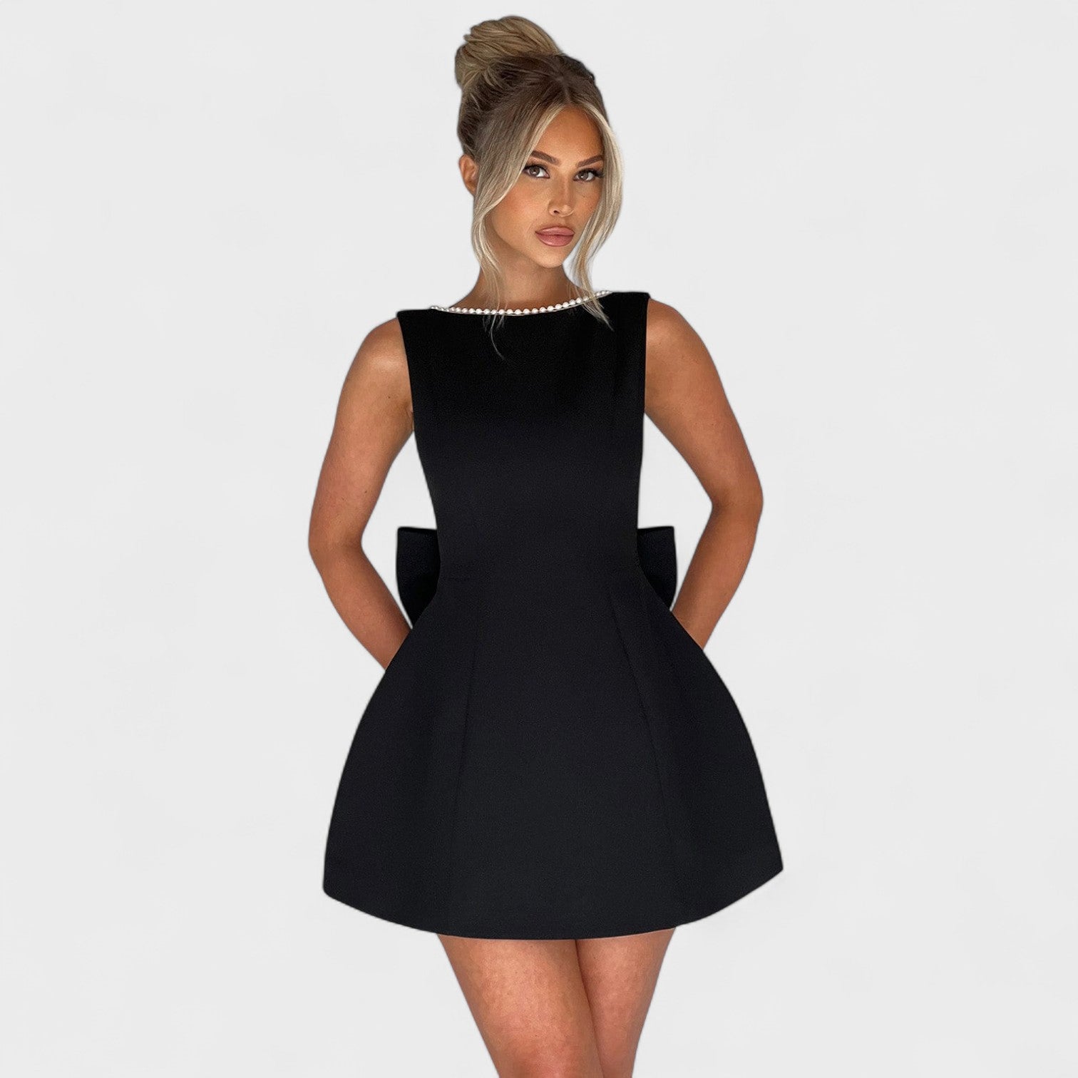 Carrie - Mini vestido com fita de pérolas