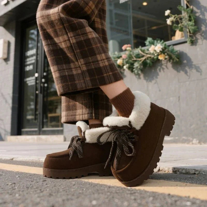 Caty | Botas com plataforma em camurça sintética com toque fofo e quente