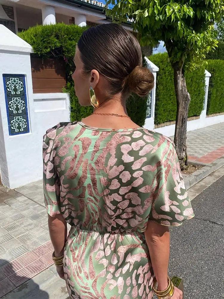 Constança | Vestido Floral com Plissado e Decote V