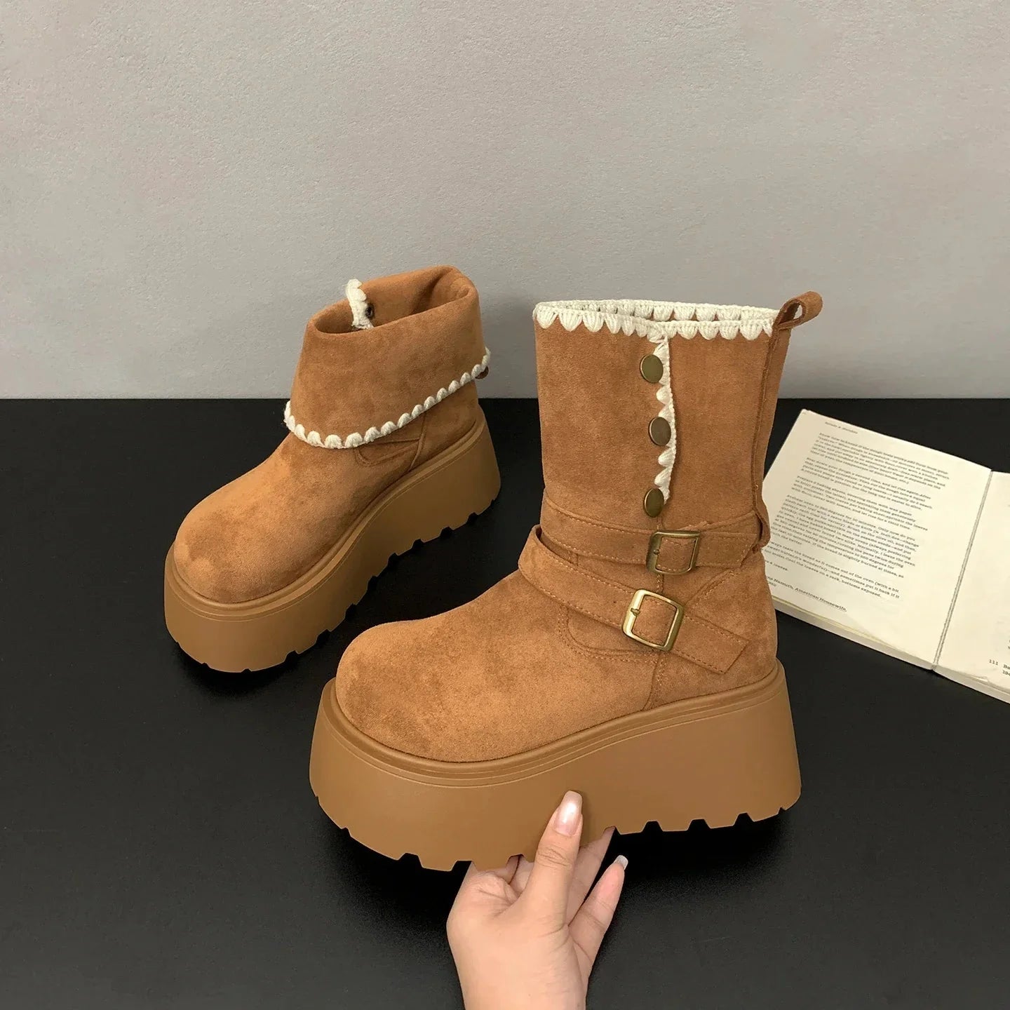 Irene | Botas com plataforma com fivela elegante e forro quente de pelúcia
