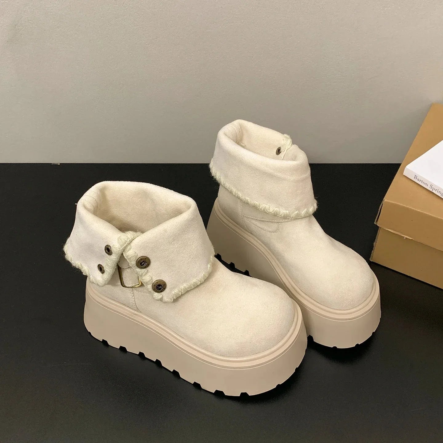 Irene | Botas com plataforma com fivela elegante e forro quente de pelúcia